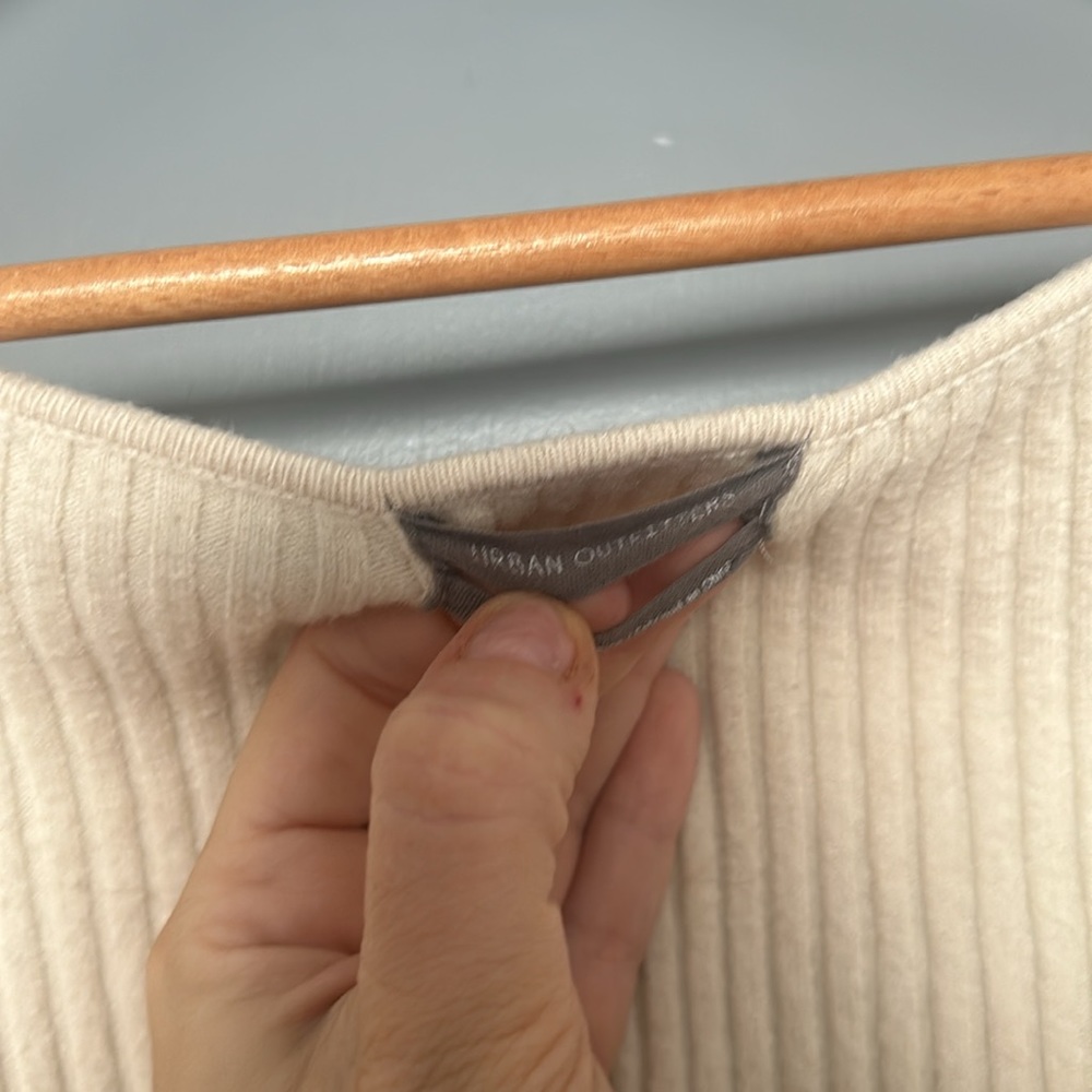 Urban outfitters cropped sweater - Picture 2 of 4